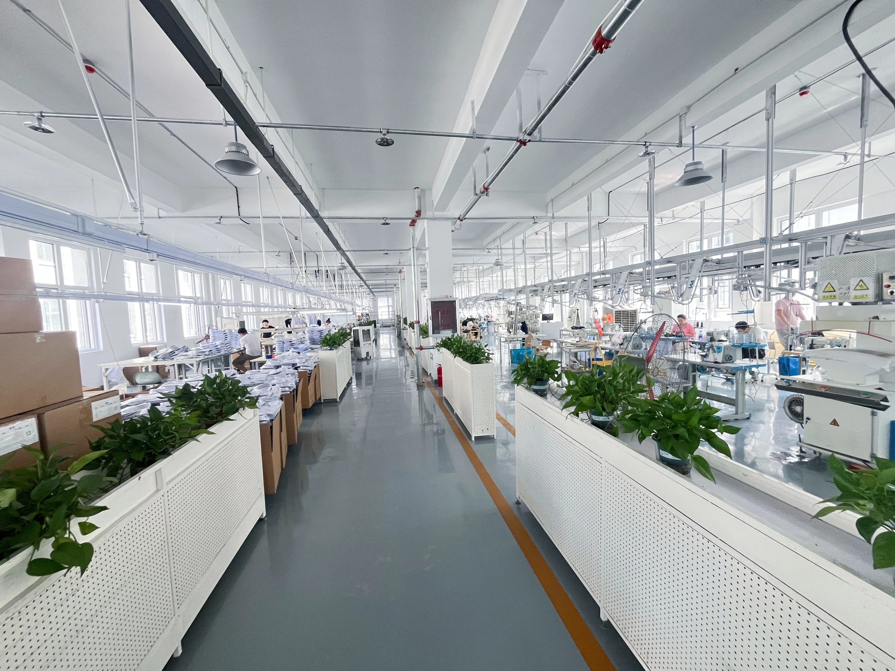 衬衫工厂生产车间实景